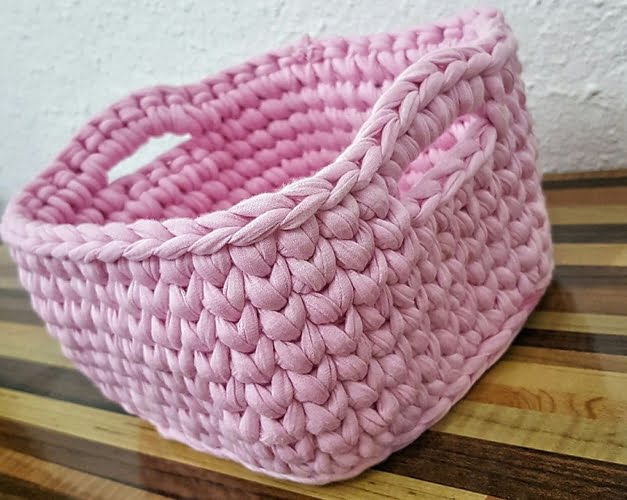 Crochet square basket with t-shirt yarn - tshirt yarn and crochet