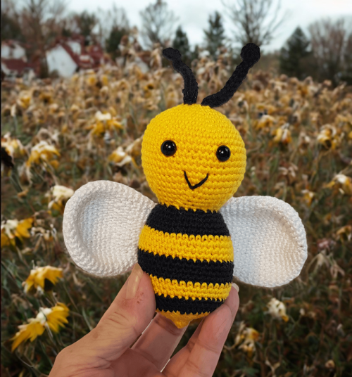 Happy Bee Crochet Kit - Image 2